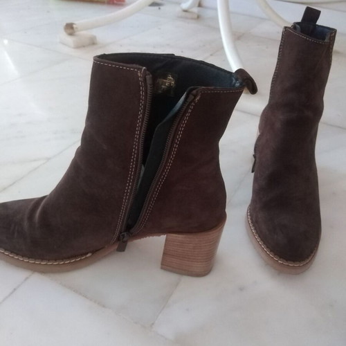 Women's suede boots brown color new, size 39