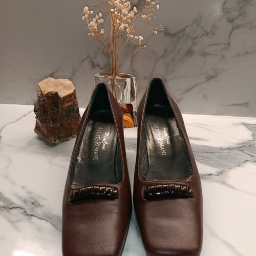 Leather burgundy women's shoe like new size 37 Greek made