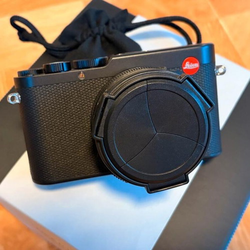 Leica D-Lux 8 camera like new with original packaging and accessories