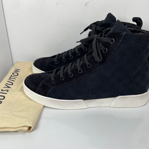 Louis Vuitton Black Sneakers size 38.5 like new