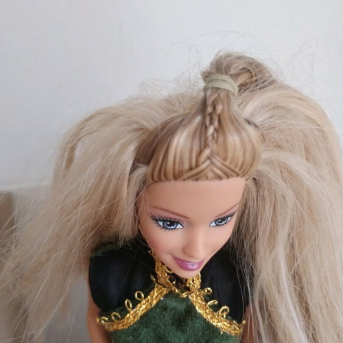 American Idol Barbie 2005 used with original earrings