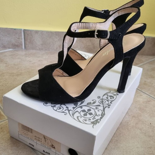 Renda black suede high heel sandals size 36