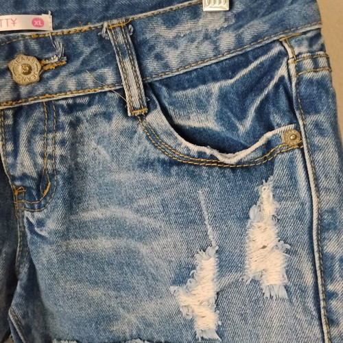 Witty women's denim shorts size XL like new, blue acid wash