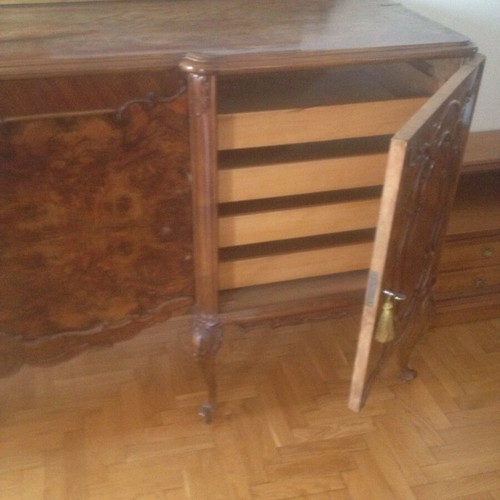 Buffet, table and 6 chairs like new with rosewood veneer