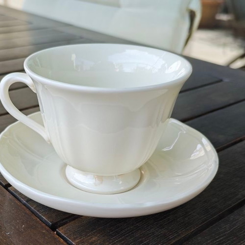 Wedgwood Queen's Ware Queen's Plain set of 6 cups with saucers like new