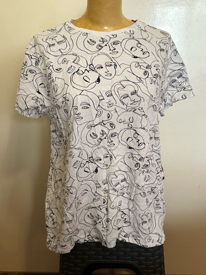 T-shirt with abstract patterns size M