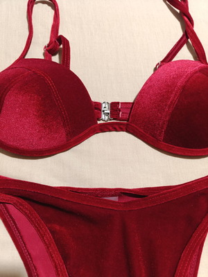 Velvet bikini set like new, size M, red
