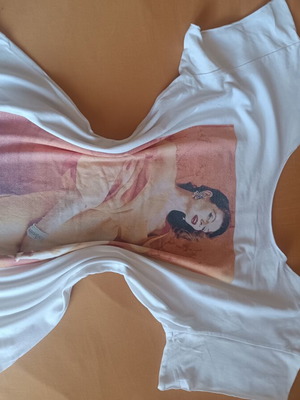 Vintage white cotton t-shirt one size like new with retro print