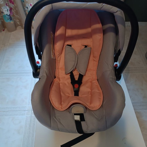 Car seats for newborns used, excellent condition, set of 2