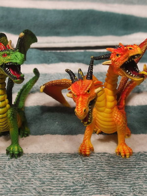 Bullyland dragon figures set used, two pieces