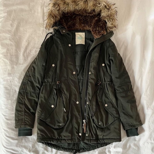 Bershka khaki parka jacket with detachable fur hood, size M, like new