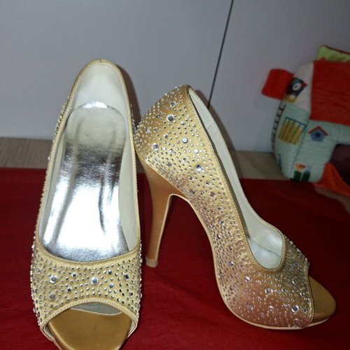 Peep toe satin gold heels with rhinestones and platform size 37 like new