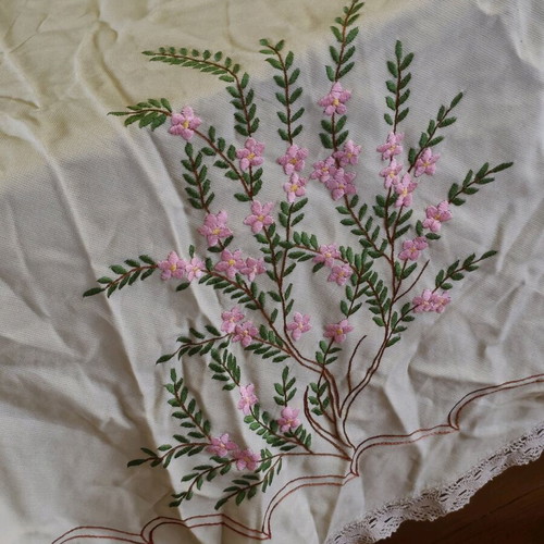 Handmade tablecloth 170 cm diameter like new