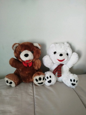 ArGOODakia like new, set of 2