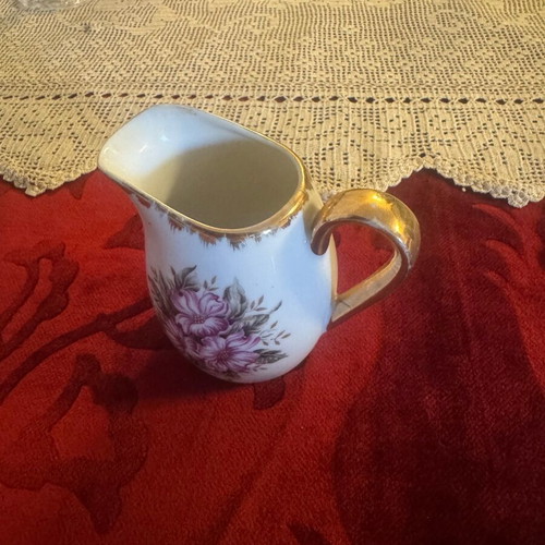 Vintage milk jug like new with beautiful design