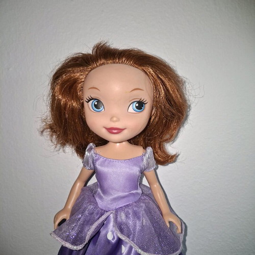 Disney Princess Sofia doll used with dress and hair wear