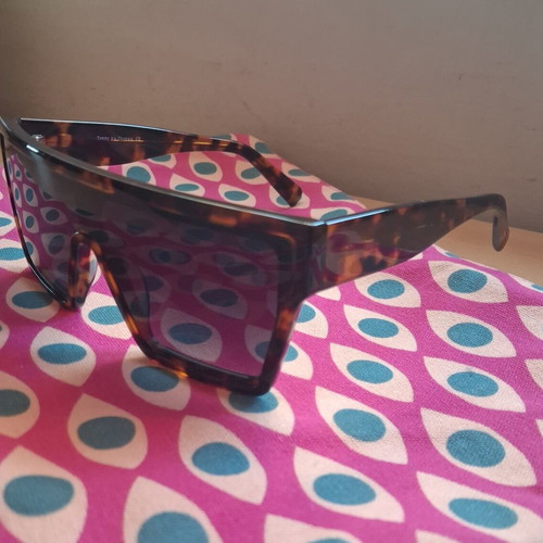 Tommy by Thomas Sunglasses mask style, tortoise color, like new