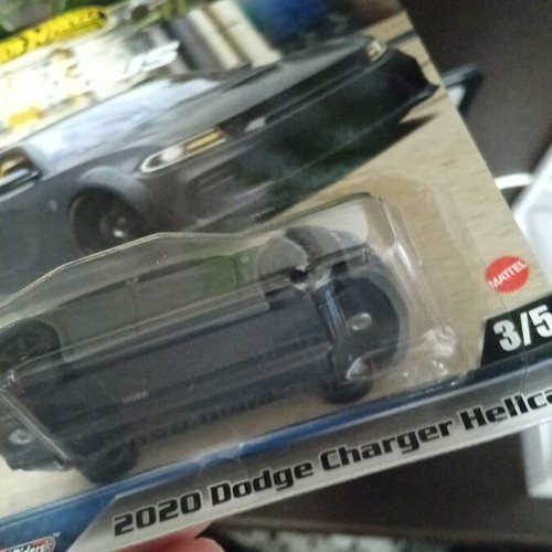 Hot Wheels Premium Fast and Furious Dodge Charger Hellcat new