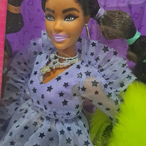 Barbie Extra #7 new in box with damaged packaging