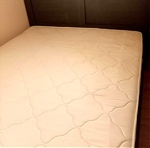 Διπλό κρεβάτι με στρώμα