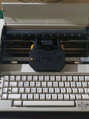 Ηλεκτρική γραφομηχανή Olivetti ETP 1000 σαν καινούργιο
