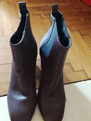 Brown ankle boots with side leather detail, 10 cm square heel, size 38.5
