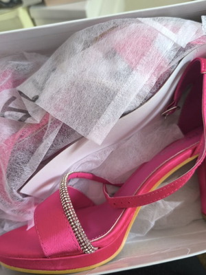 Fuchsia Serthen sandals with thick heel and rhinestones, size 39