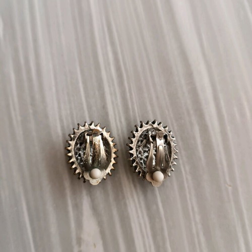 Vintage earrings with turquoise stones like new