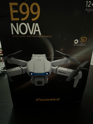 Нов дрон E99 Nova с двойна камера и дълъг живот на батерията