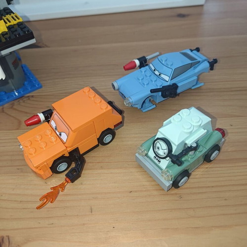 Lego Oil Rig Escape Cars 2 9486 like new, 470 pieces, complete set with 4 vehicles