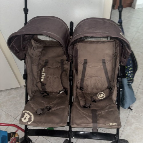 Twin stroller, lightweight and compact, with 2 footmuffs