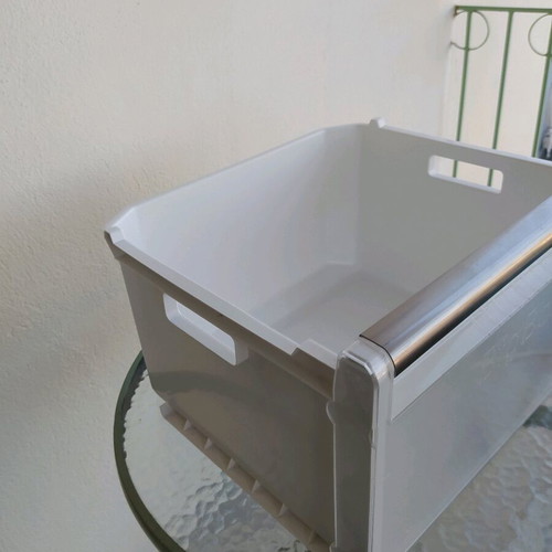 Simence KG39NAOO freezer drawer like new with shelves