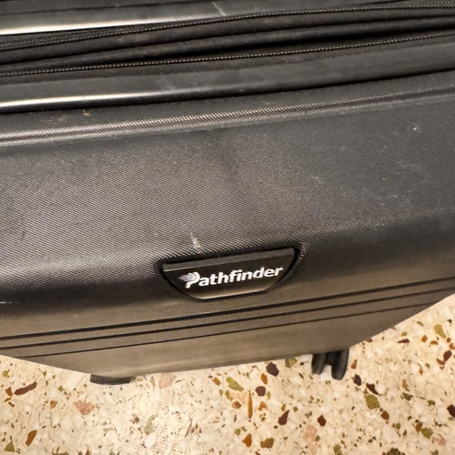 Pathfinder suitcase with multiple pockets, high quality