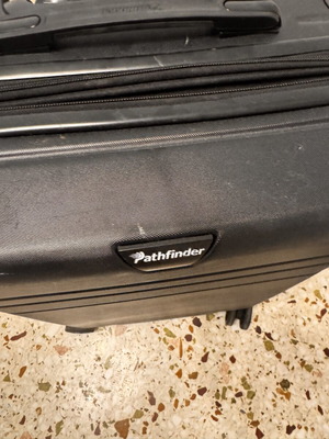 Pathfinder suitcase with multiple pockets, high quality