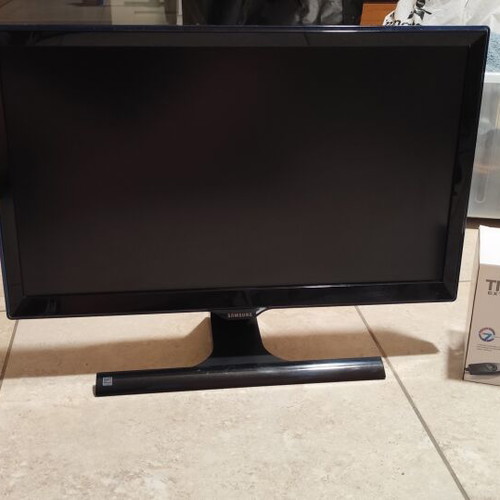 Samsung 22" Full HD Monitor S22E390H like new with speakers and power supply gift