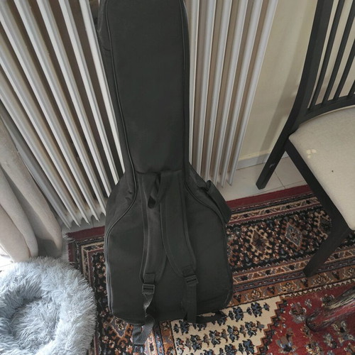 Fender electroacoustic guitar like new with accessories