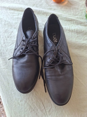 Women's leather Oxfords size 37, like new, black