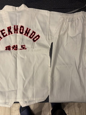 Στολή πολεμικών τεχνών Taekwondo size C3 120cm καινούργια