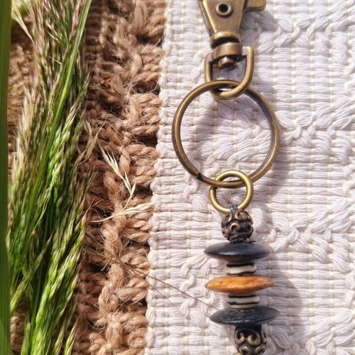 African handmade keychain made of brass and cast zinc