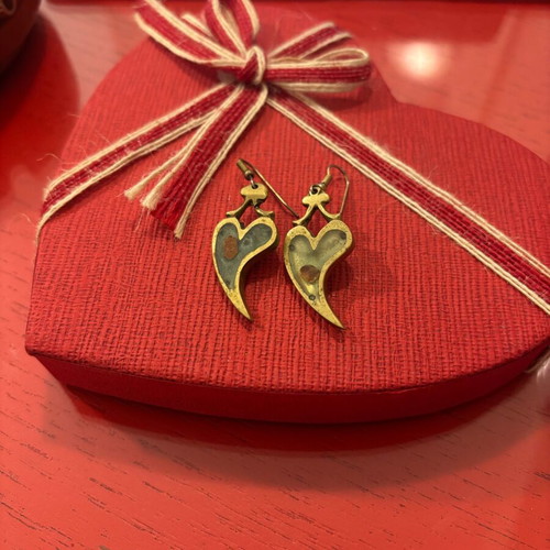 Bronze earrings used with heart-shaped semi-precious stones