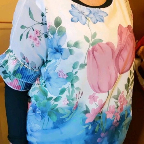 Blouse with flowers and pleated sleeve new, multicolor