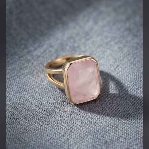 7 Gold-Plated Ring like new
