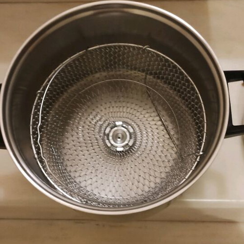 Pot with lid used, diameter 20 cm height 17 cm