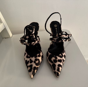 δετή γόβα animal print Envie