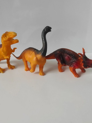 Set of 3 dinosaurs like new