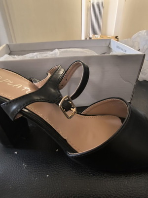 Black block heel sandal size 39, unworn