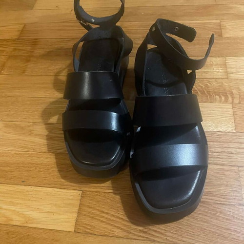 Pentavras leather black sandals like new, size 37