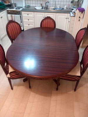 Dining table with 6 chairs like new, solid wood