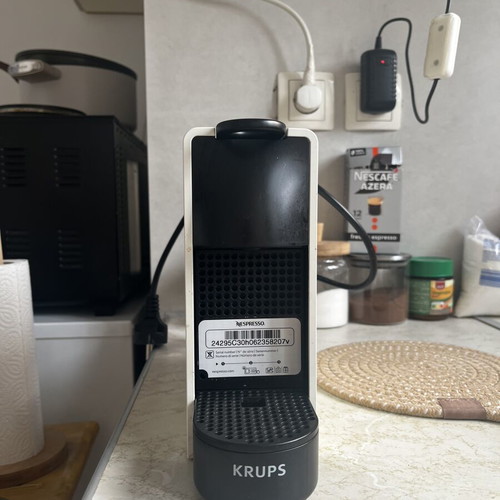 Nespresso coffee maker compatible with all capsules