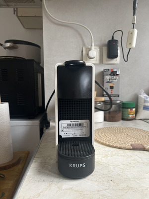 Nespresso coffee maker compatible with all capsules